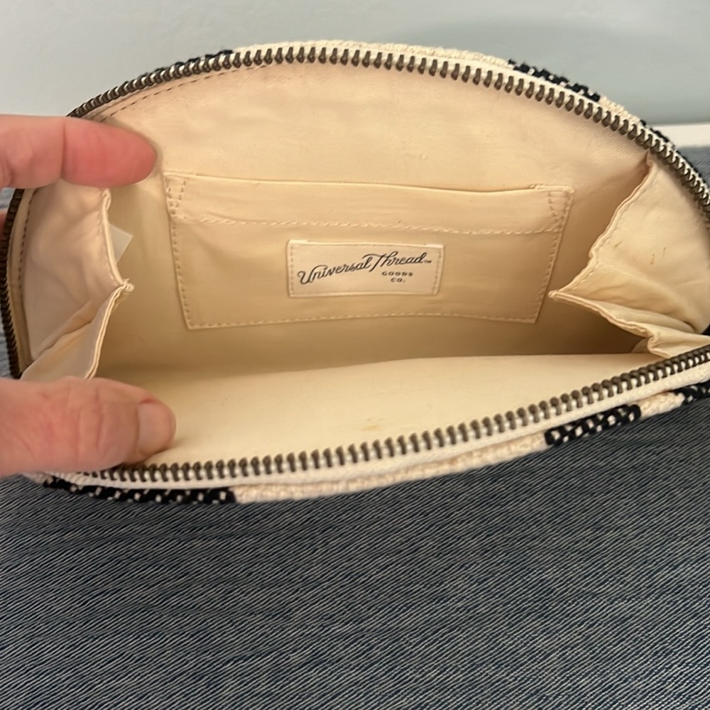 Universal Threads Clutch - Picture 3 of 3